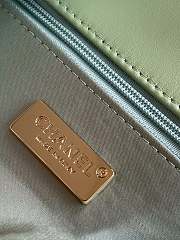 Bagsaaa Chanel small flap bag in green and white sequins with gold-tone metal - 21cm - 2