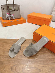 Bagsaaa Hermès Oran sandals in Etoupe epsom leather - 2