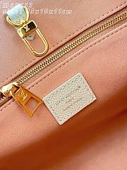 Bagsaaa LV M28313 OnTheGo PM Milky White/Peach - 25cm - 3