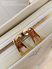 Bagsaaa LV M27577 OnTheGo East West Milky White/Blue - 25cm - 4