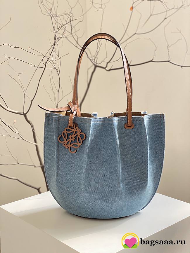 Bagsaaa Loewe Paula's Ibiza Denim Shell Tote bag in blue denim with tan - 28cm - 1