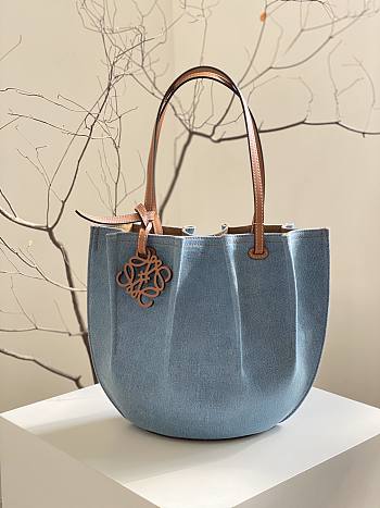 Bagsaaa Loewe Paula's Ibiza Denim Shell Tote bag in blue denim with tan - 28cm