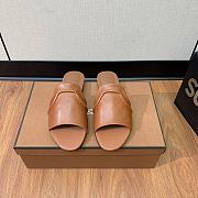 Bagsaaa Loro Piana Sesia leather slides in tan - 1