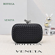 Bagsaaa Bottega Veneta Intrecciato Knot clutch bag black - 20cm - 1