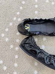 Bagsaaa Valentino Garavani VLogo Signature Patent Ballet Flats black - 3