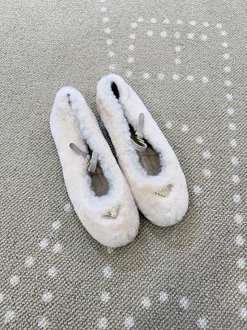 Bagsaaa Prada Shearling ballerinas beige