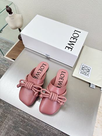 Bagsaaa Loewe Flamenco Knot mule in lambskin Pink
