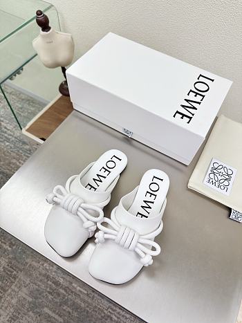 Bagsaaa Loewe Flamenco Knot mule in lambskin White