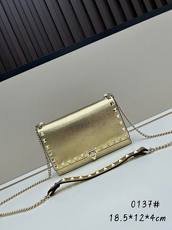 Bagsaaa Valentino Rockstud Mini Calfskin Bag With Chain In Laminated Grainy Calfskin - 18.5cm