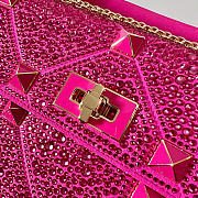 Bagsaaa Valentino Garavani Small Roman Stud Shoulder Bag pink rhinestones - 25cm - 4