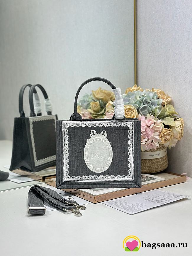 Bagsaaa Small Dior Book Tote with Strap Gray Dior Oblique Embroidery with White Lace & Dior Médaillon 26.5cm - 1