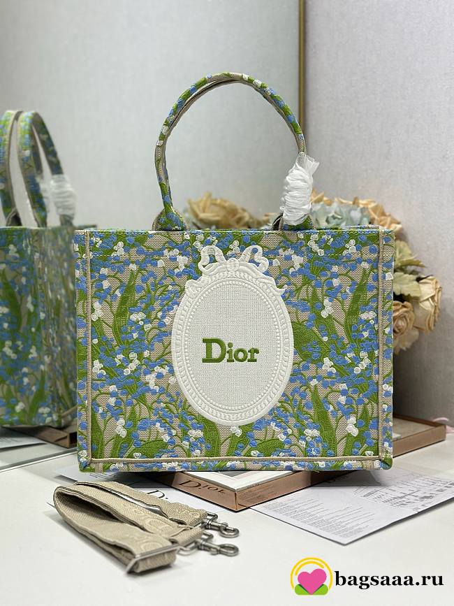 Bagsaaa Medium Dior Book Tote with Strap Multicolor Lily of the Valley Embroidery with Dior Médaillon 36cm - 1