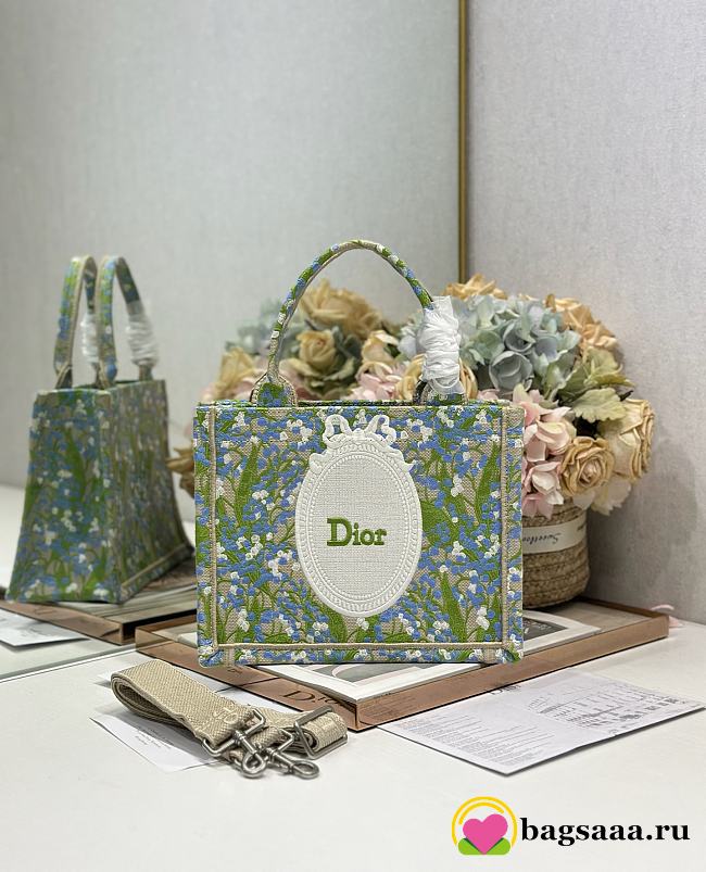 Bagsaaa Small Dior Book Tote with Strap Multicolor Lily of the Valley Embroidery with Dior Médaillon 26.5cm - 1