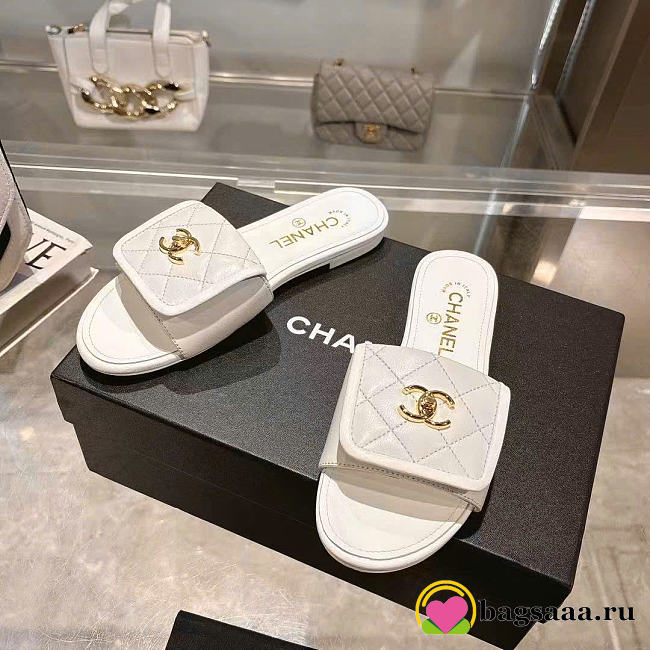 Bagsaaa Chanel quilted white lambskin sandals gold logo - 1