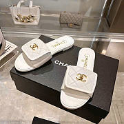 Bagsaaa Chanel quilted white lambskin sandals gold logo - 1