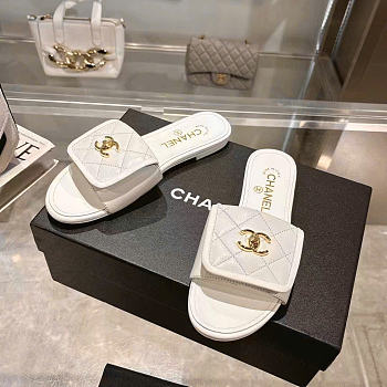 Bagsaaa Chanel quilted white lambskin sandals gold logo