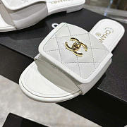 Bagsaaa Chanel quilted white lambskin sandals gold logo - 3