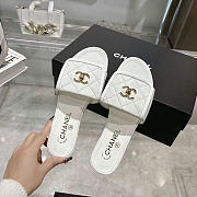 Bagsaaa Chanel quilted white lambskin sandals gold logo - 2