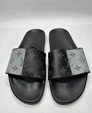 Bagsaaa Louis Vuitton Waterfront slides gray & black - 1