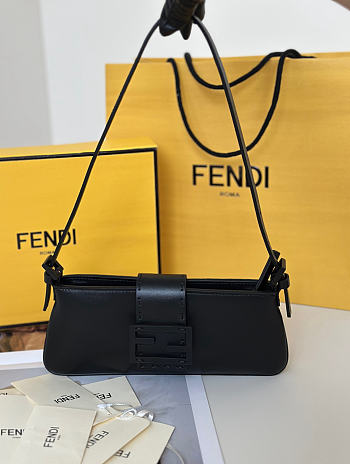 Bagsaaa Fendi Baby B bag black - 24cm