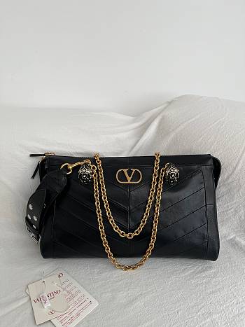 Bagsaaa Valentino Garavani Panthea Shoulder Bag In Nappa Leather With Chevron Pattern black - 33cm