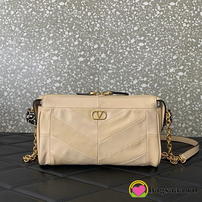 Bagsaaa Valentino Garavani Panthea Small Shoulder Bag In Nappa Leather With A Chevron Pattern beige - 24cm - 1