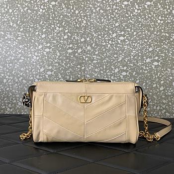 Bagsaaa Valentino Garavani Panthea Small Shoulder Bag In Nappa Leather With A Chevron Pattern beige - 24cm