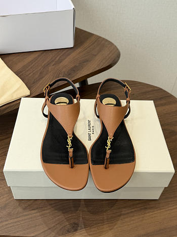 Bagsaaa YSL Cassandra sandals in smooth leather brown
