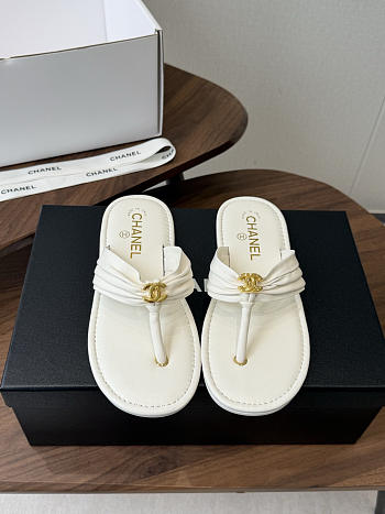 Bagsaaa Chanel Thongs white lambskin G47103