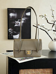 Bagsaaa Chanel Spring Summer 2026 collection Small Flap Bag AS6130 Gray - 22cm - 1