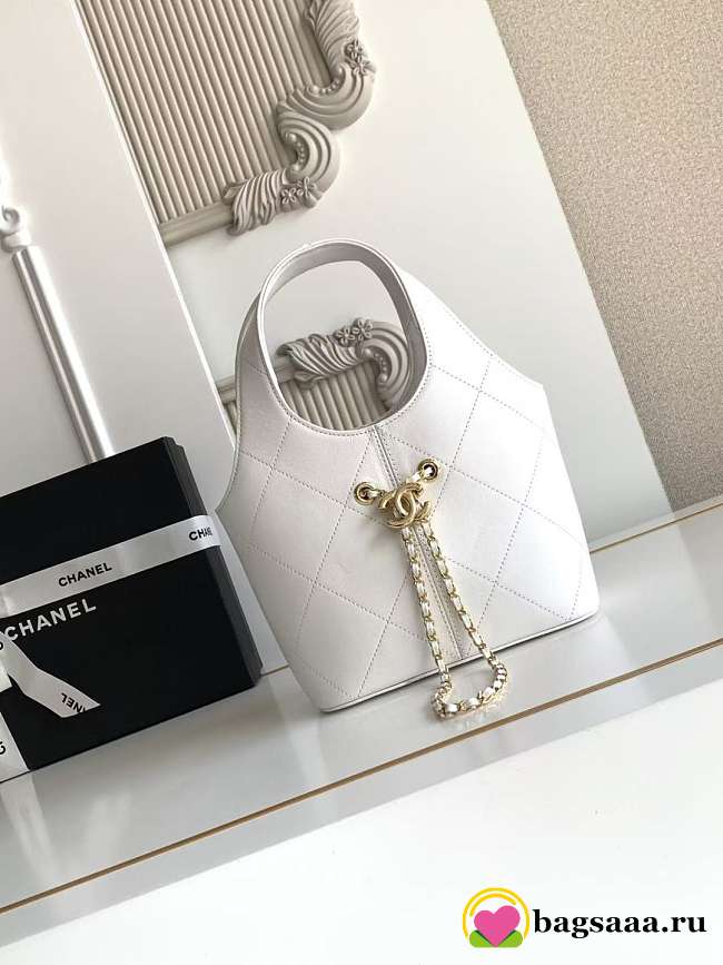 Bagsaaa Chanel Spring Summer 2026 collection Small Tote AS6132 White - 27.5cm - 1