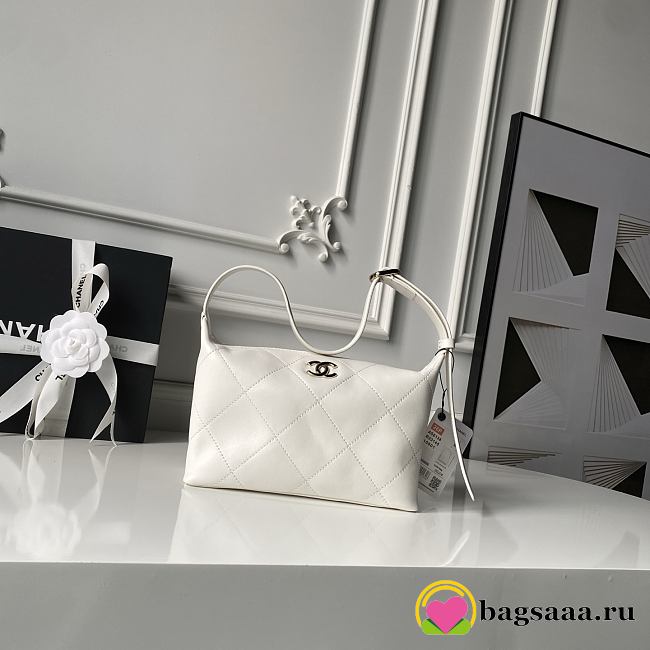 Bagsaaa Chanel 2026 collection Mini Hobo Bag AS6138 white - 23cm - 1