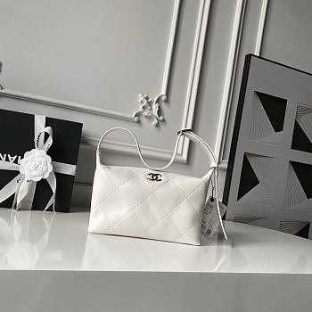 Bagsaaa Chanel 2026 collection Mini Hobo Bag AS6138 white - 23cm