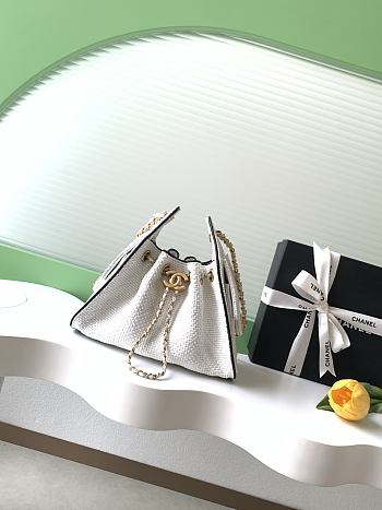 Bagsaaa CHANEL 25 Mini Handbag AS5631 White raffia - 22cm