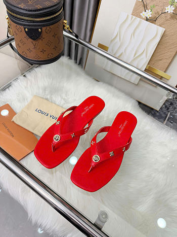 Bagsaaa LV Gaia Flat Thong red