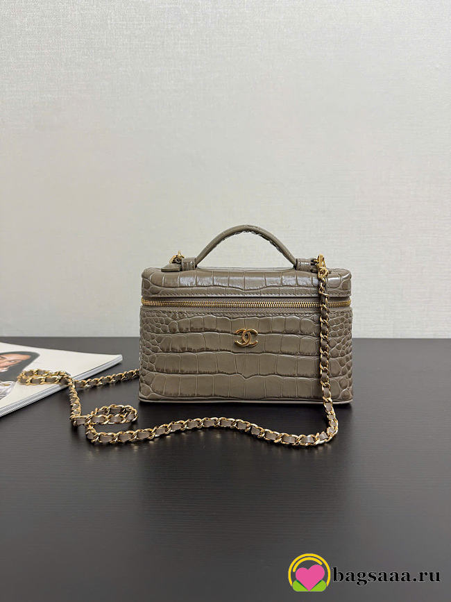 Bagsaaa Chanel Vanity Case in olive crocodile-embossed calfskin - 19.5cm - 1
