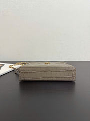 Bagsaaa Chanel Vanity Case in olive crocodile-embossed calfskin - 19.5cm - 4