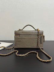 Bagsaaa Chanel Vanity Case in olive crocodile-embossed calfskin - 19.5cm - 3
