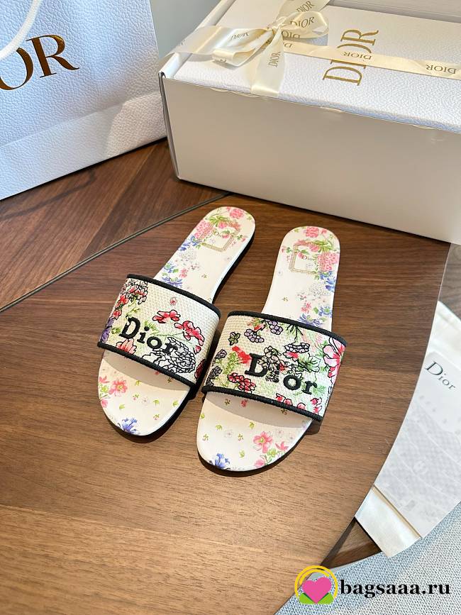 Bagsaaa Dior Dway Slide Embroidered Cotton and Multicolor Dior Hortensia Garden Motif - 1