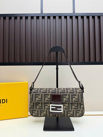 Bagsaaa Fendi Classic Zucca Baguette - 26cm