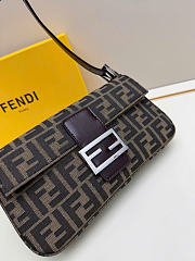 Bagsaaa Fendi Classic Zucca Baguette - 26cm - 2