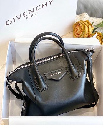 Bagsaaa Givenchy Soft Antigona black - 30cm
