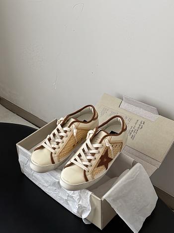 Bagsaaa Golden Goose Women’s Super-Star in white leather and raffia 