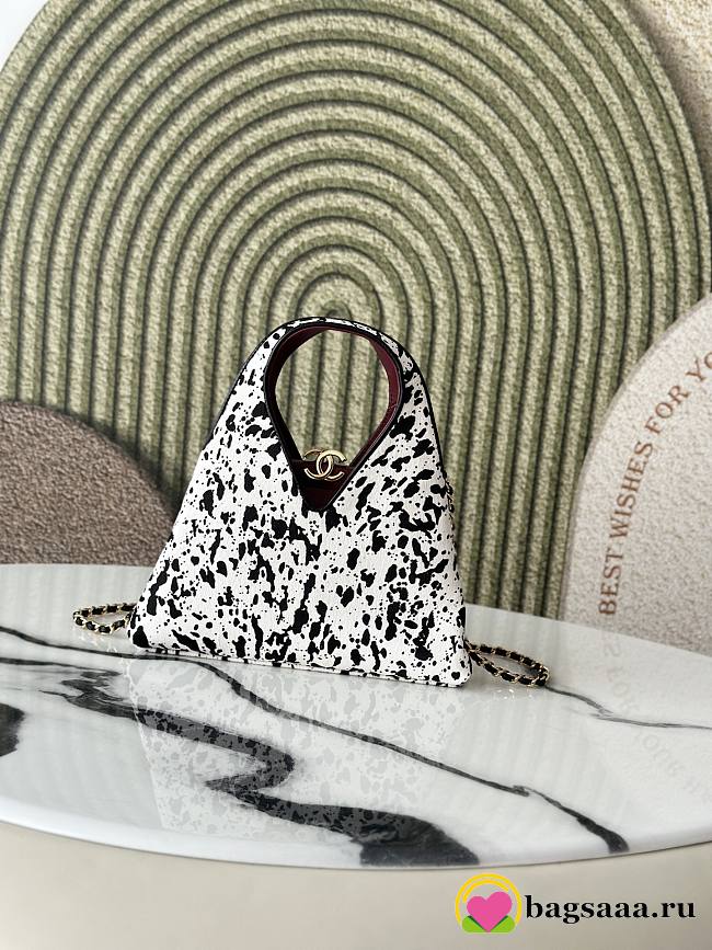 Bagsaaa Chanel Métiers d’art 2026 Small Tote White & Black AS6392 - 23cm - 1