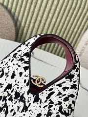 Bagsaaa Chanel Métiers d’art 2026 Small Tote White & Black AS6392 - 23cm - 4