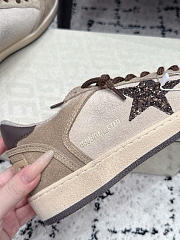 Bagsaaa Golden Goose Ball Star suede sneakers in beige and brown - 3