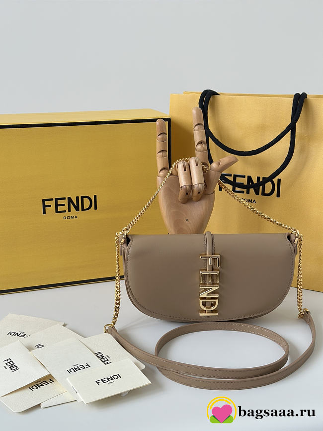 Bagsaaa Fendi Fendigraphy Wallet on Chain in beige - 20cm - 1