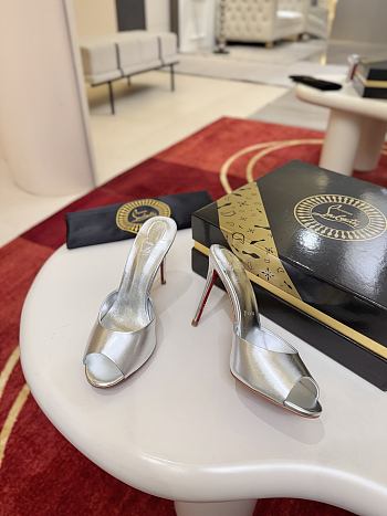 Bagsaaa Christian Louboutin Me Dolly 100 mm Mules in silver