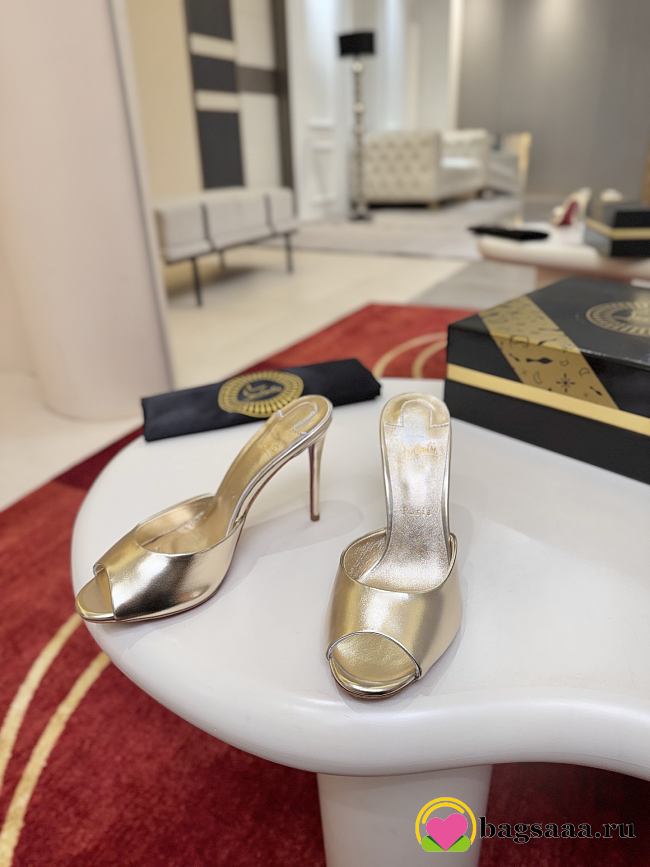 Bagsaaa Christian Louboutin Me Dolly 100 mm Mules in light gold - 1