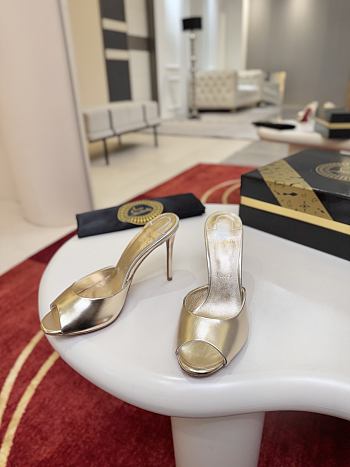 Bagsaaa Christian Louboutin Me Dolly 100 mm Mules in light gold
